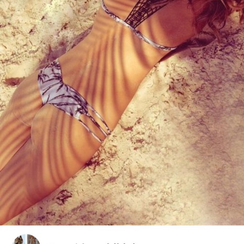 ISO!! Bettinis Heart Bottom in Palm ANY SIZE!!!